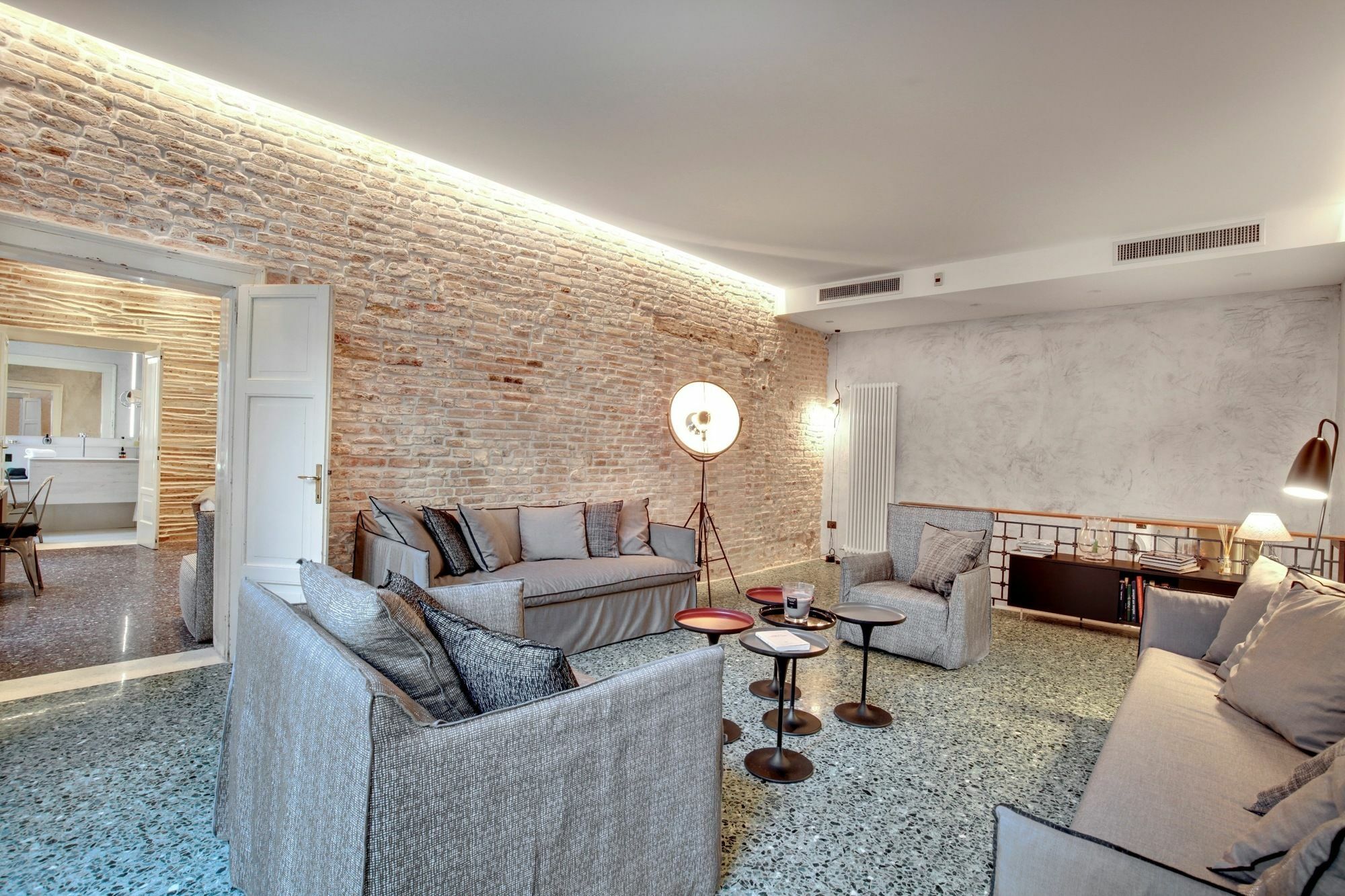 Stunning Modern In The Heart Of Venezia
