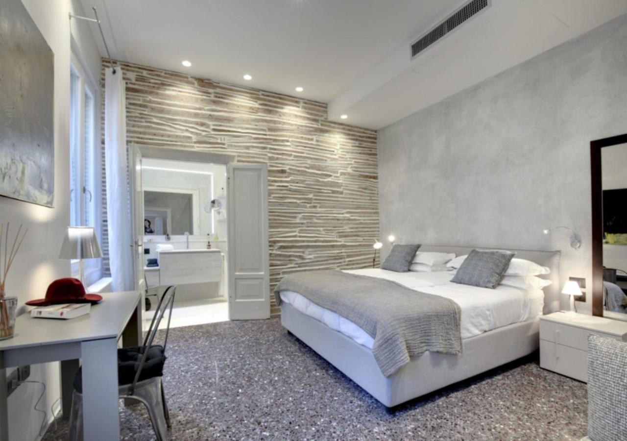 Stunning Modern In The Heart Of Apartment Venice